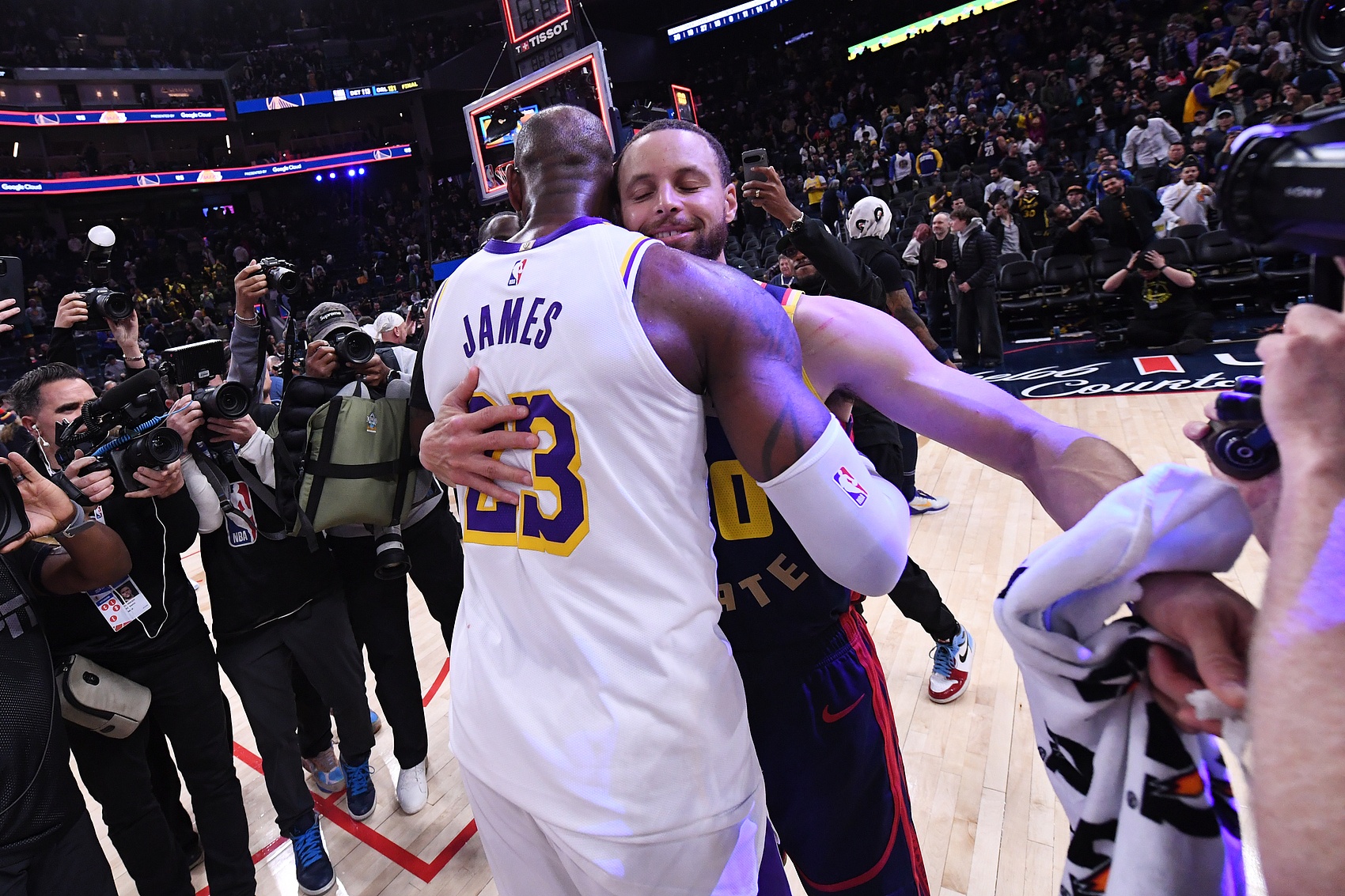 新赛季里程碑展望：詹姆斯冲击多项榜首 库里迈向五千三分 杜兰特哈登得分新高