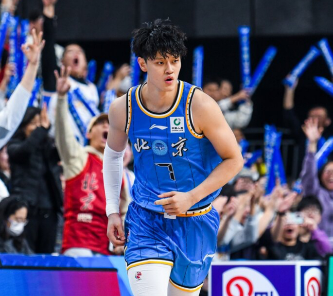 开云体育官网登录入口-北京男篮遭打击：曝曾凡博腰伤属于旧伤复发 多久恢复无法确定