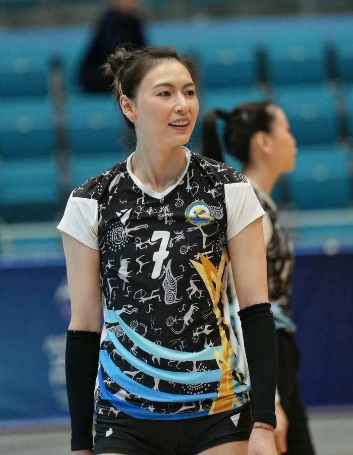 留洋扬威！缪伊雯率队冲决赛，王艺竹狂砍34分，越南媒体盛赞|女排|杰特|哈萨克斯坦女排|中国女排|球队_新浪体育_新浪新闻