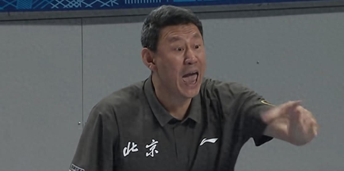 开云体育官方app-周琦撑起北京内线防线，外援串联发力，广东锋线进攻全面哑火